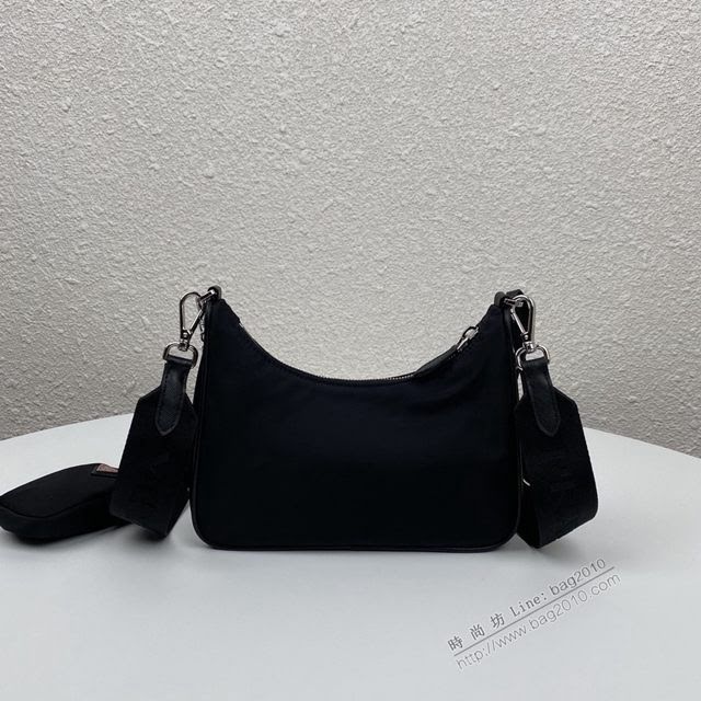 prada女包 普拉達專櫃最新爆款 1BH204 Prada新款nylon Hobo手拎斜挎包 腋下包  pyd2298